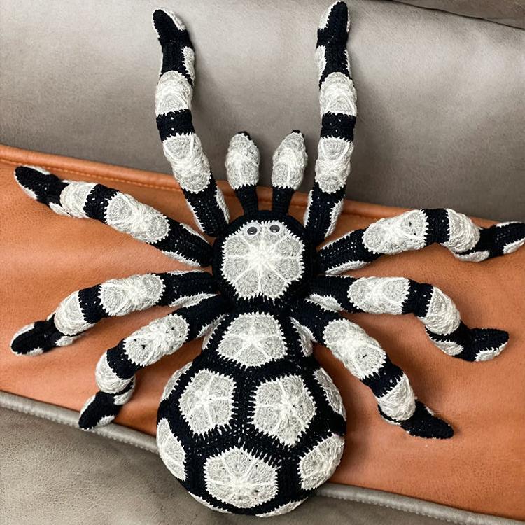 Black and White Spider Crochet DIY Kit