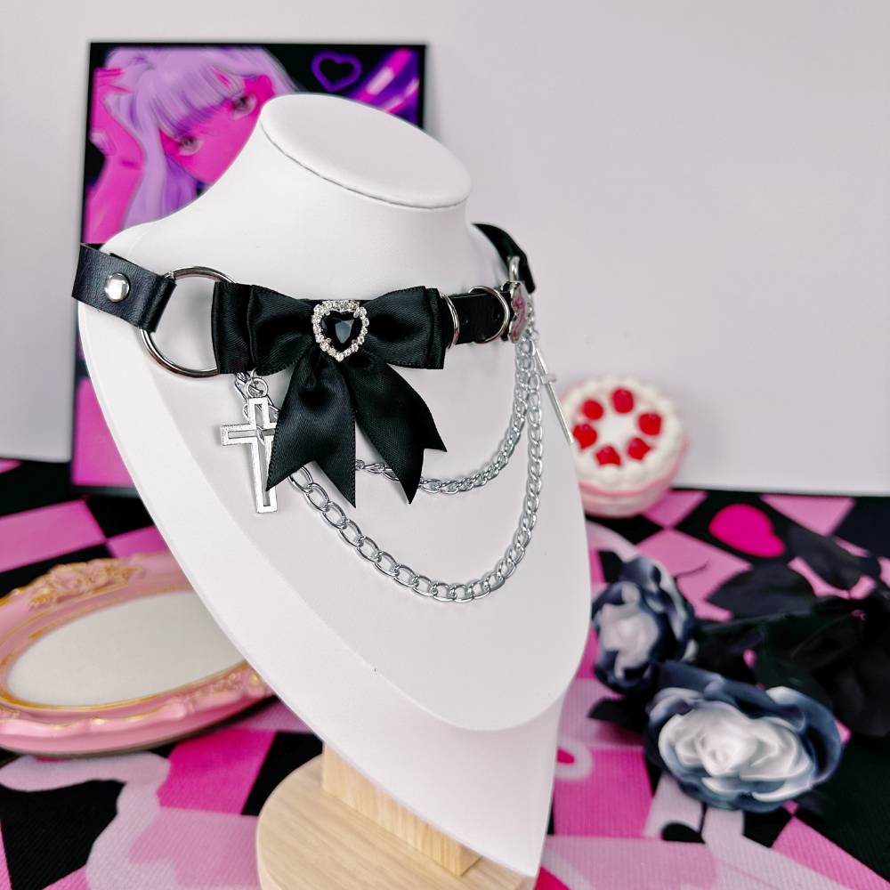Gothic Heart Crystal Black Leather Choker