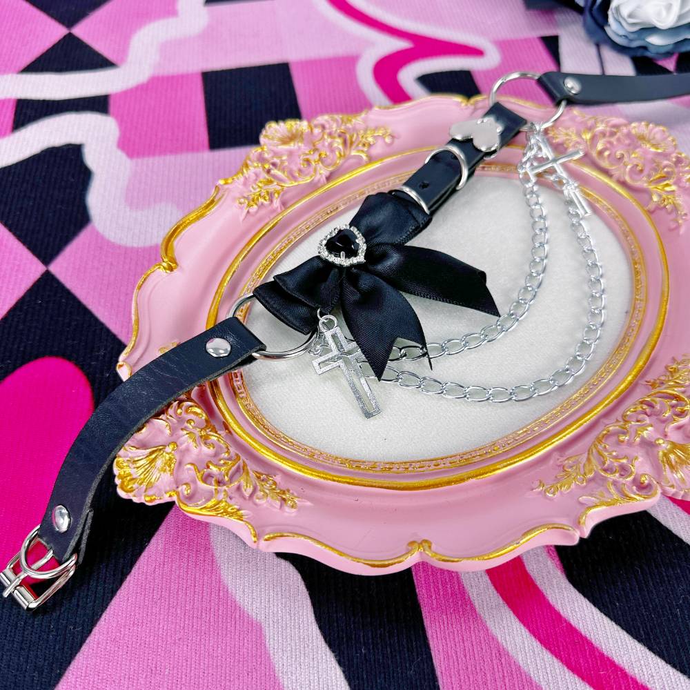 Gothic Heart Crystal Black Leather Choker