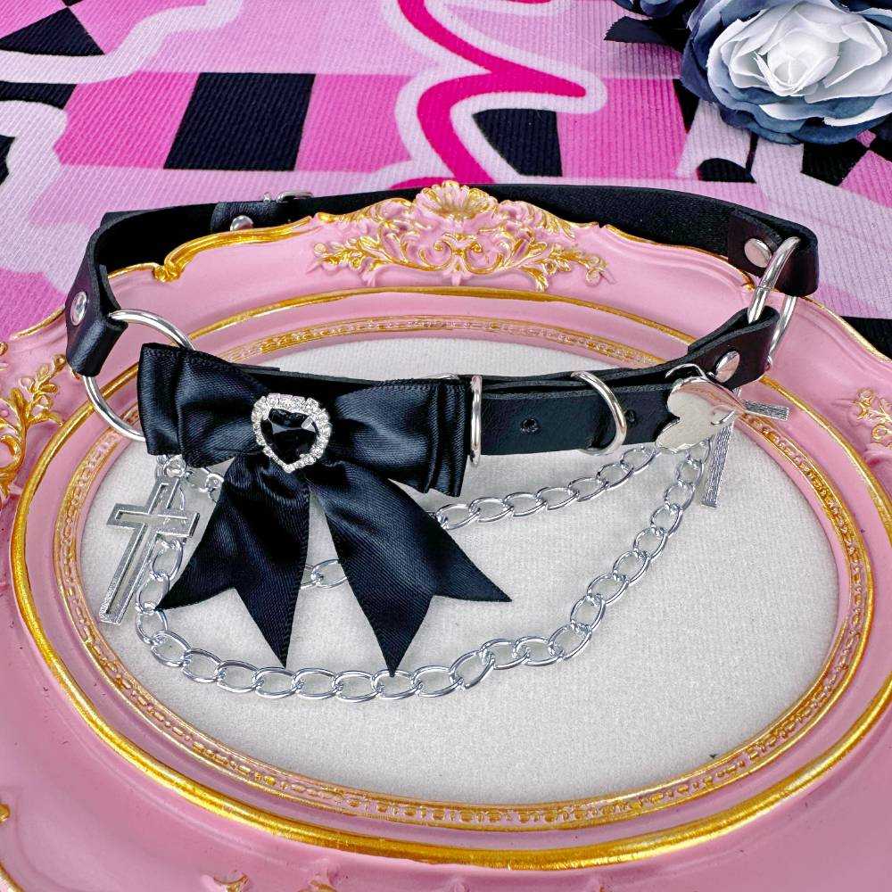 Gothic Heart Crystal Black Leather Choker