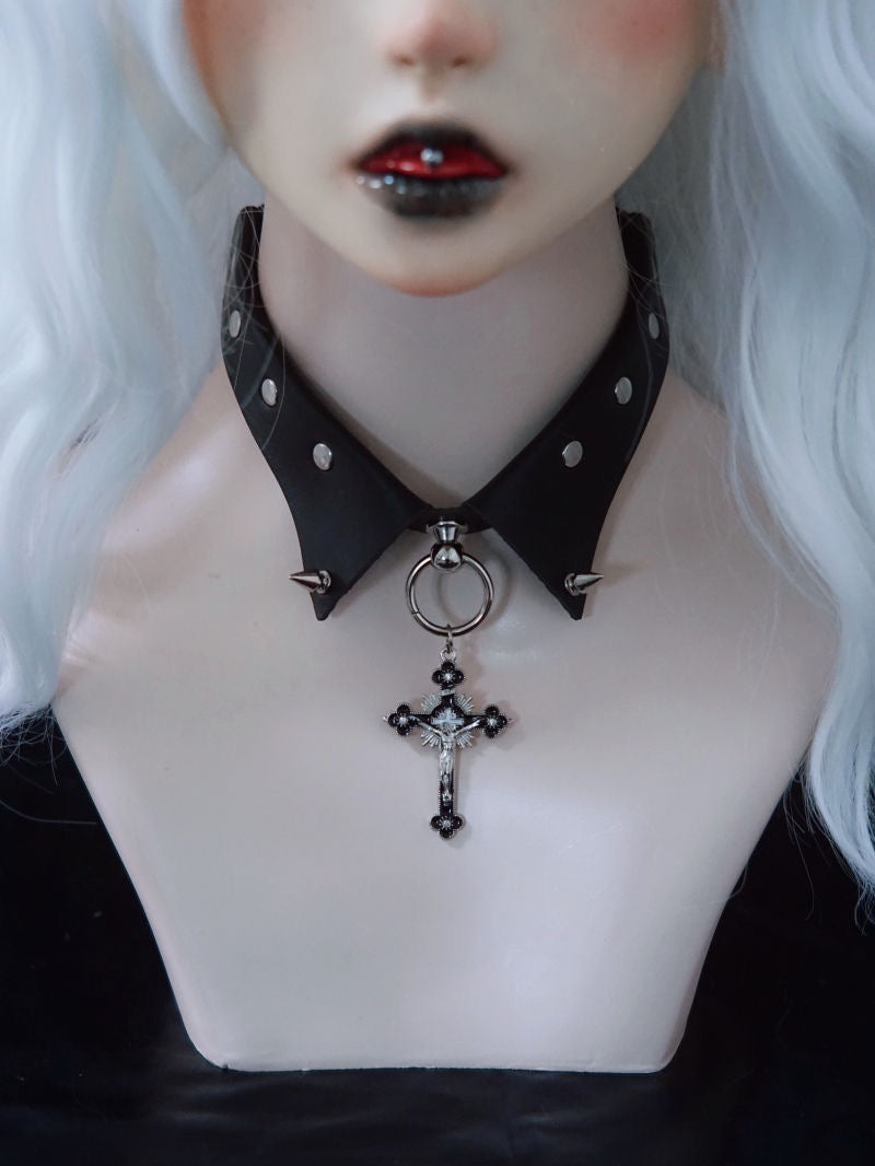 Gothic Cross Motif Color Black Leather Choker