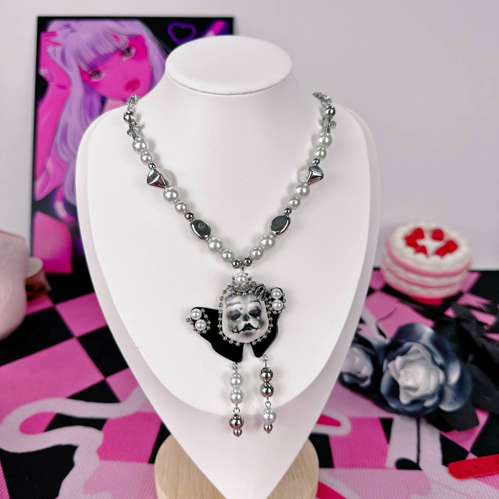 Gothic Doll Face Pearl Choker