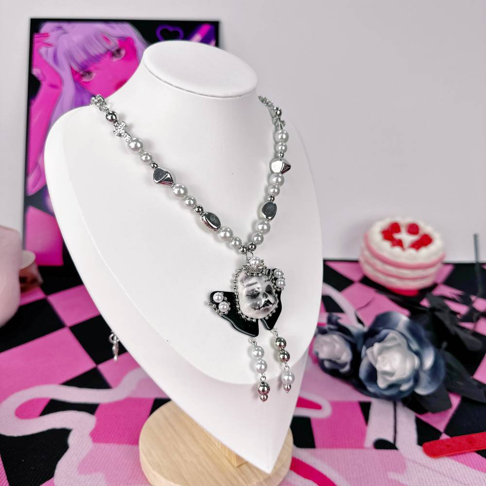 Gothic Doll Face Pearl Choker