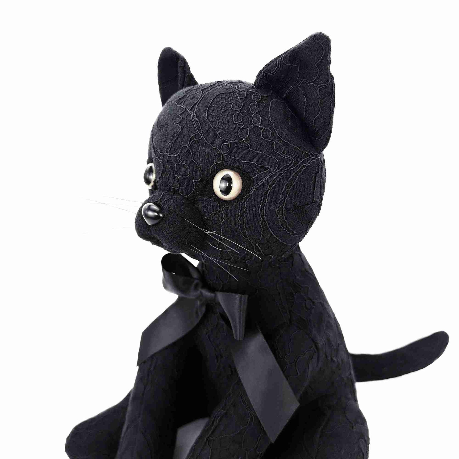 elegant bombay black cat detail